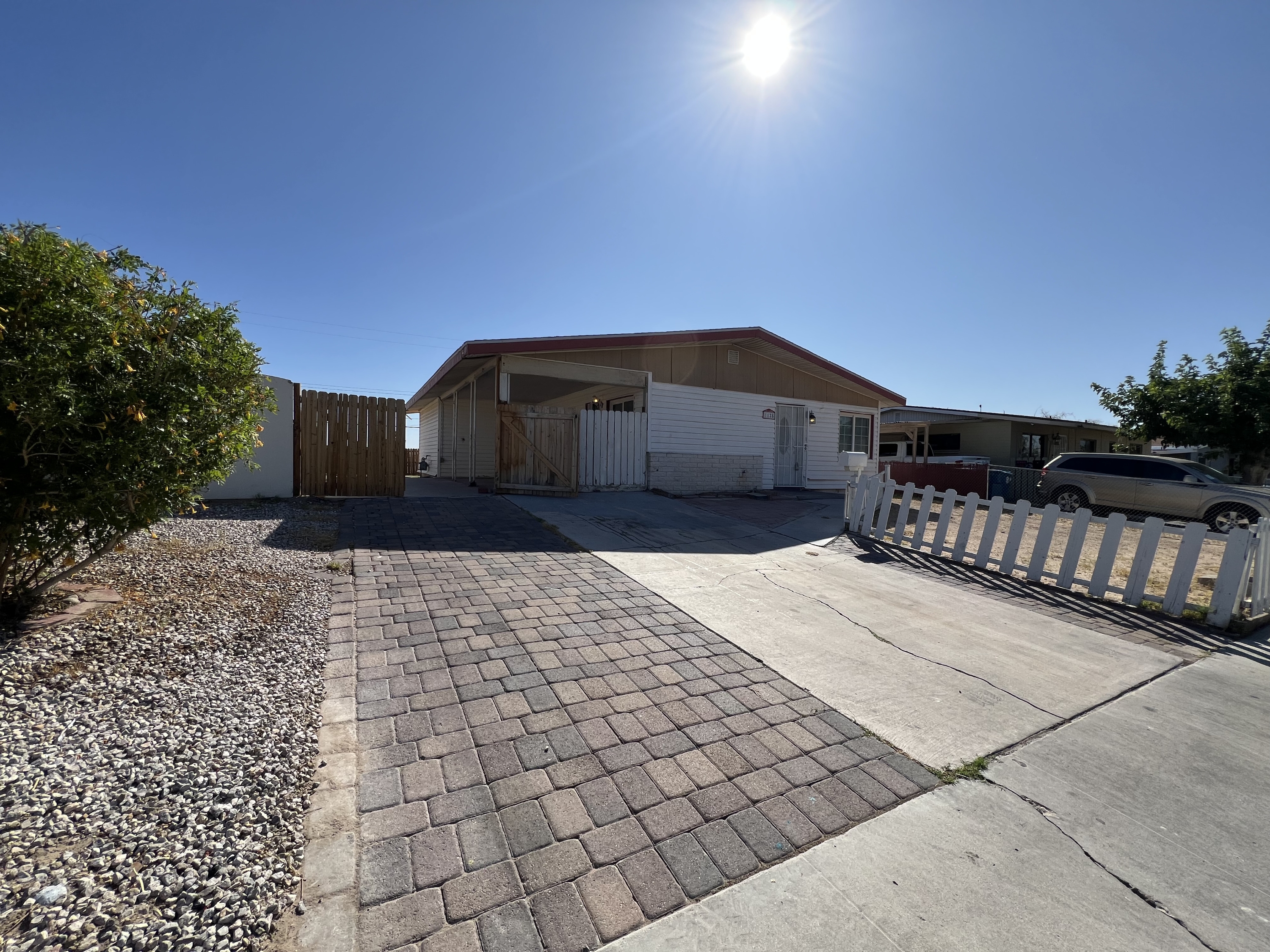 1128 Greenway Dr